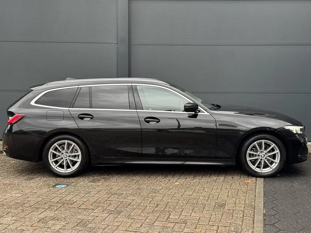 BMW 3-serie 318i uit 2022, foto 8