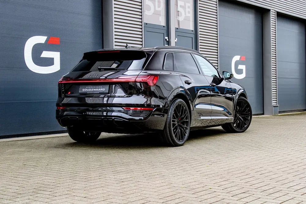 Audi Q8 e-tron 55 quattro S Edition 115 kWh uit 2023, foto 2