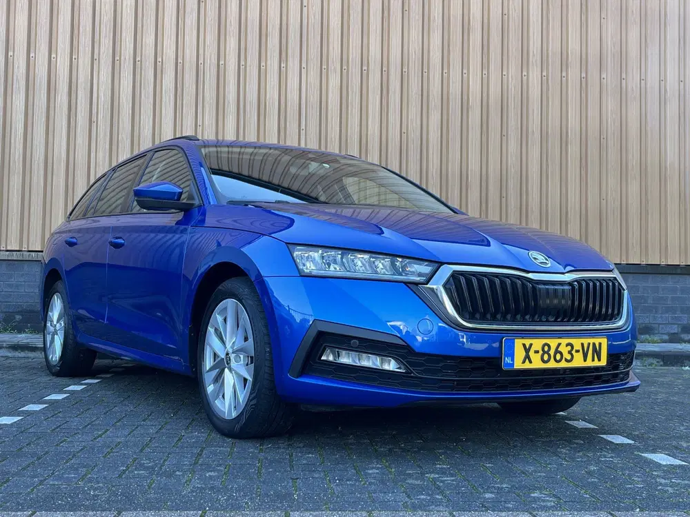 Skoda Octavia 1.5 e-TSI Business Edition uit 2024, foto 3