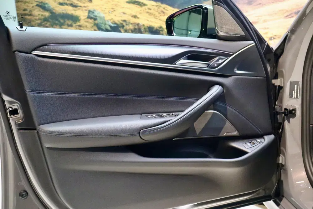 BMW 5-serie 530e High Ex M Sport uit 2022, foto 8