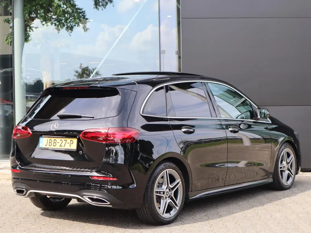 Mercedes-Benz B-Klasse 200 AMG Line uit 2023, foto 2