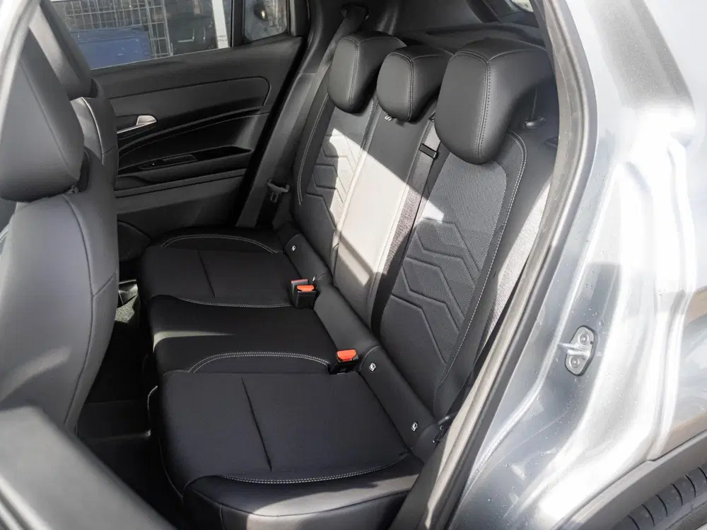 Jeep Avenger 1.2 e-Hybrid Summit uit 2025, foto 11