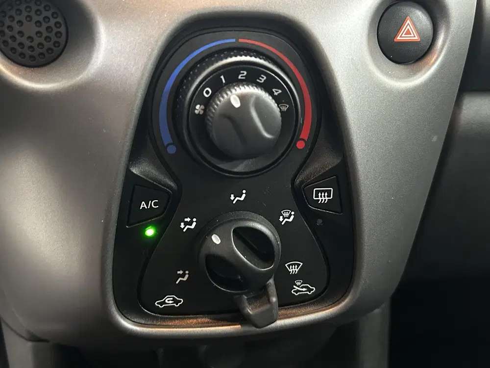 Toyota Aygo 1.0 VVT-i x-play ELEKTRISCH VOUWDAK uit 2019, foto 11