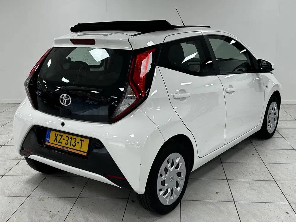Toyota Aygo 1.0 VVT-i x-play ELEKTRISCH VOUWDAK uit 2019, foto 2