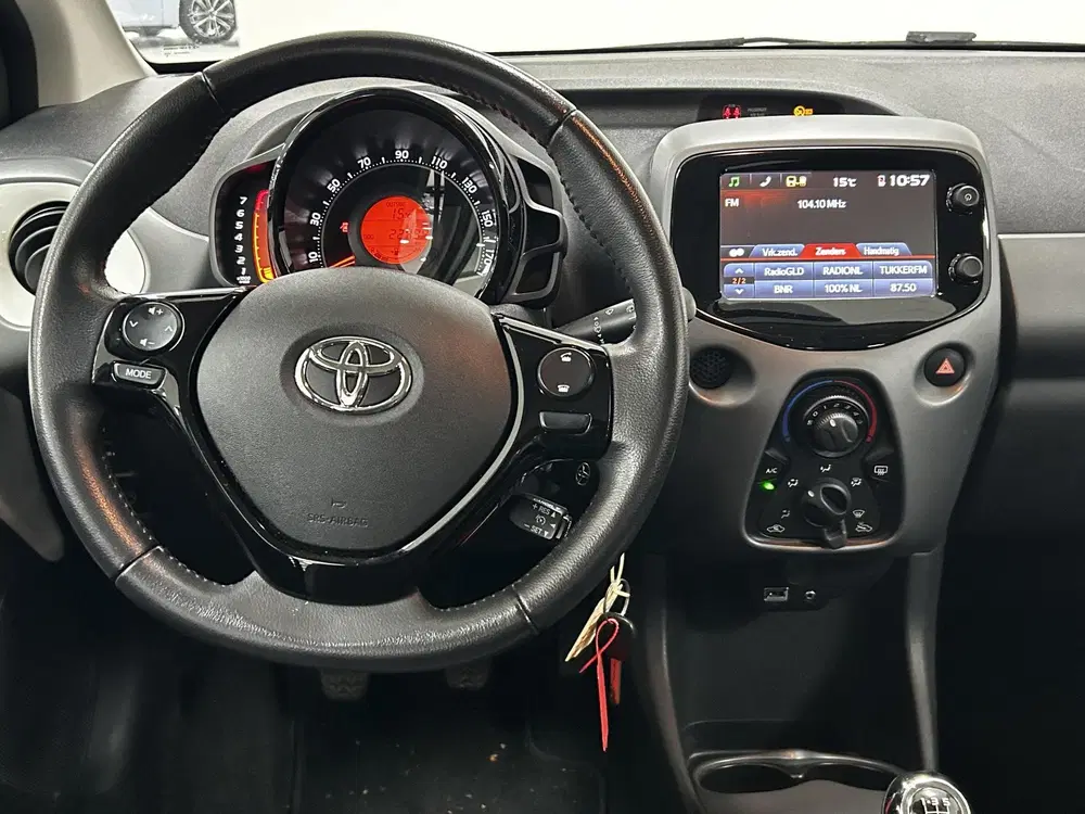 Toyota Aygo 1.0 VVT-i x-play ELEKTRISCH VOUWDAK uit 2019, foto 3