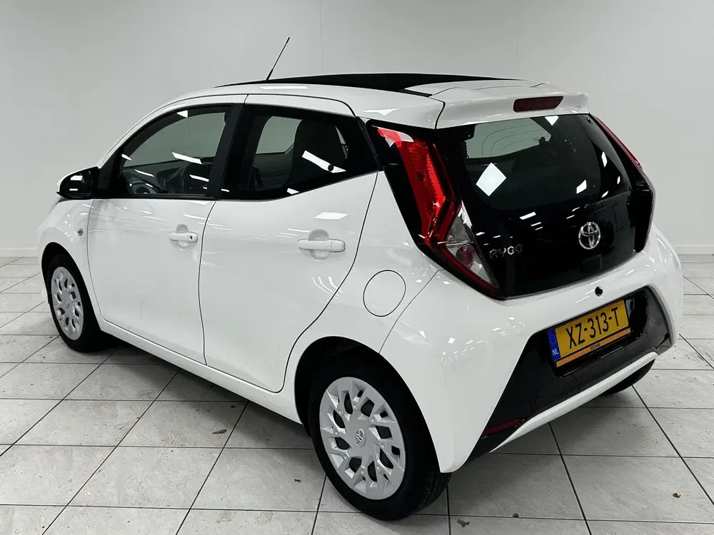Toyota Aygo 1.0 VVT-i x-play ELEKTRISCH VOUWDAK uit 2019, foto 6