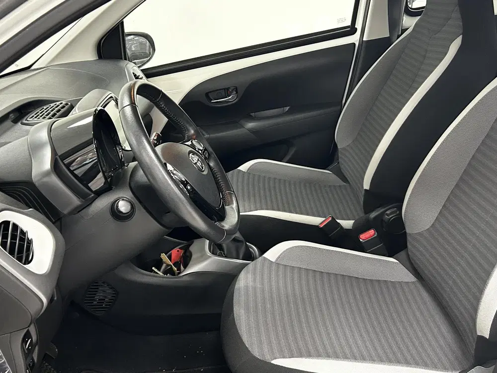 Toyota Aygo 1.0 VVT-i x-play ELEKTRISCH VOUWDAK uit 2019, foto 7
