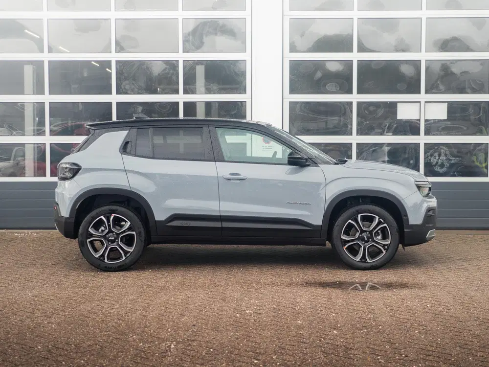 Jeep Avenger 1.2 e-Hybrid Summit uit 2025, foto 4