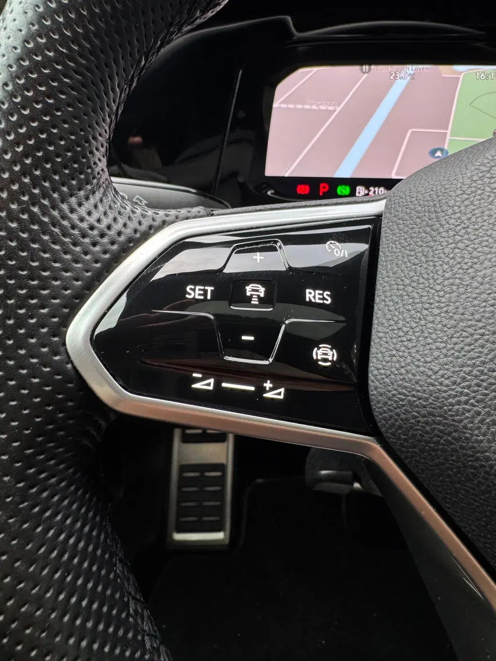 Volkswagen Golf 1.5 eTSI R-Line Pano Keyless IQ Camera uit 2020, foto 10