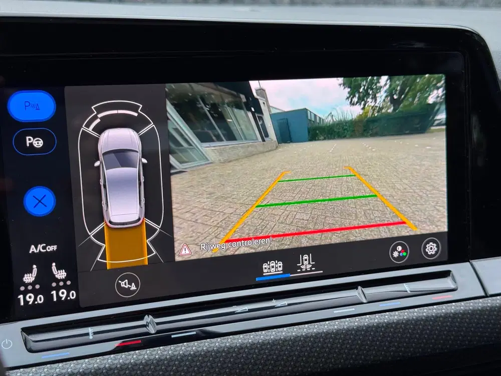 Volkswagen Golf 1.5 eTSI R-Line Pano Keyless IQ Camera uit 2020, foto 14