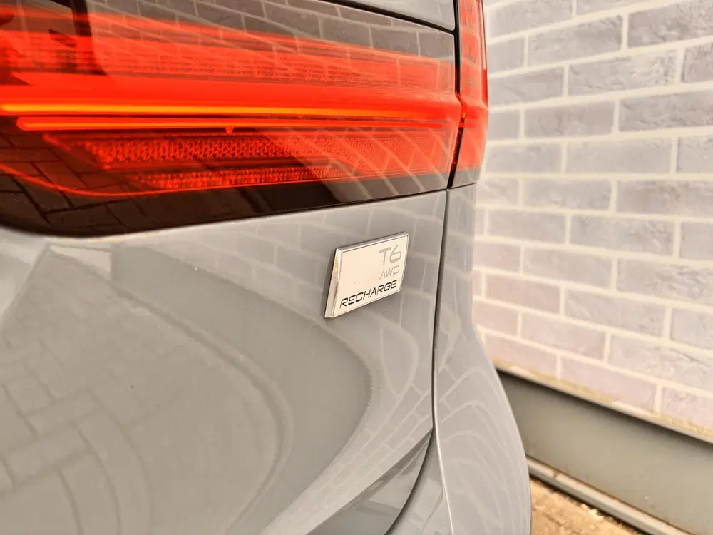 Volvo V90 T6 Plug-in Hybrid AWD Plus Dark uit 2023, foto 13