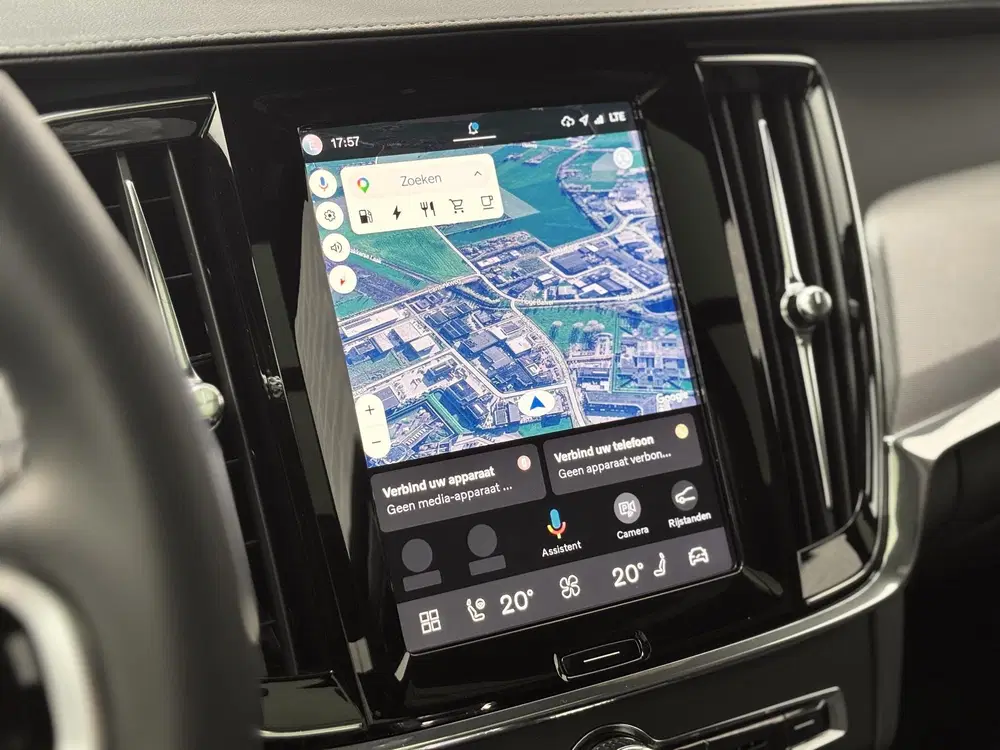 Volvo V90 T6 Plug-in Hybrid AWD Plus Dark uit 2023, foto 14