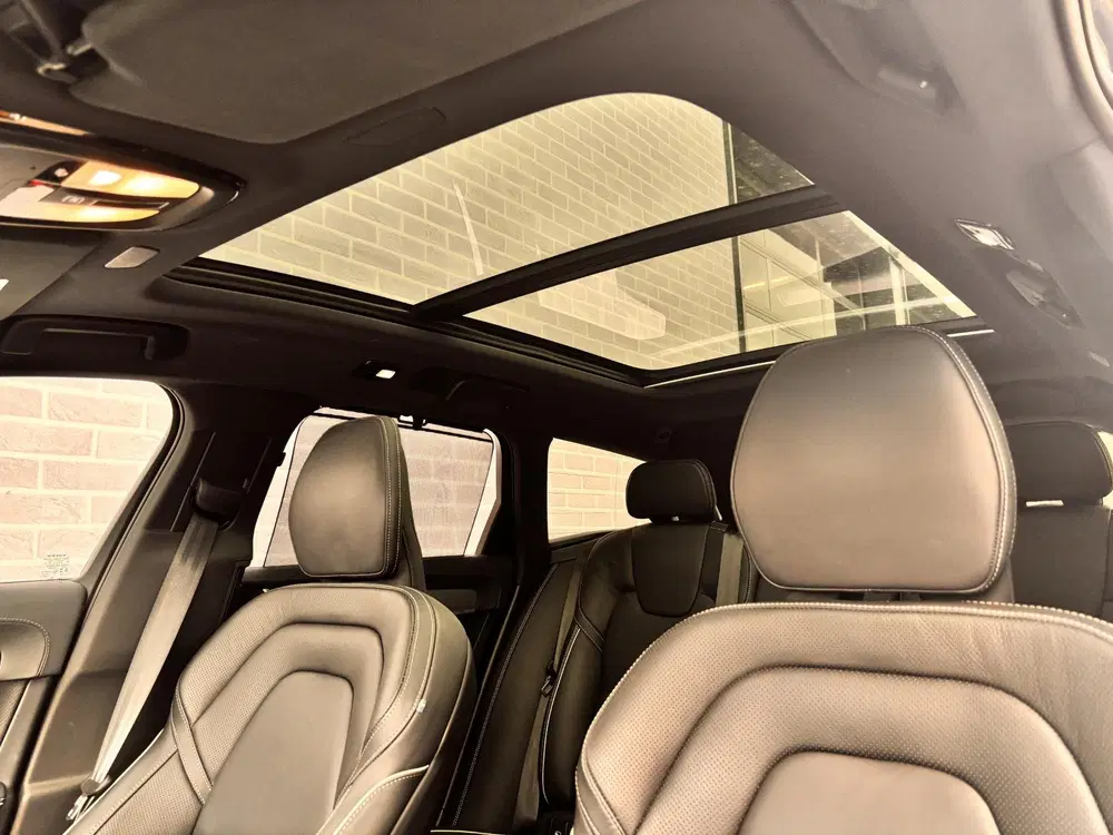 Volvo V90 T6 Plug-in Hybrid AWD Plus Dark uit 2023, foto 9