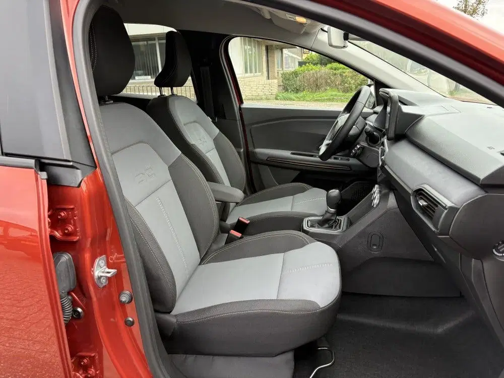 Dacia Jogger 1.6 Hybrid 140 Extreme uit 2024, foto 13