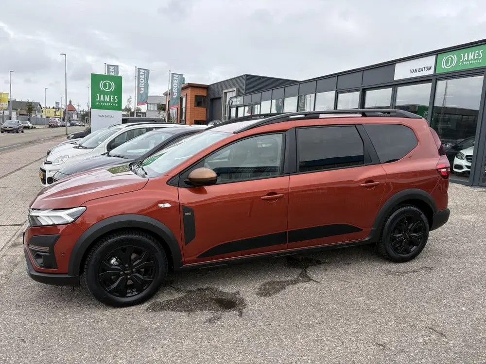 Dacia Jogger 1.6 Hybrid 140 Extreme uit 2024, foto 2