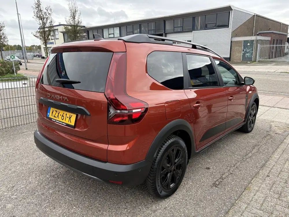 Dacia Jogger 1.6 Hybrid 140 Extreme uit 2024, foto 5