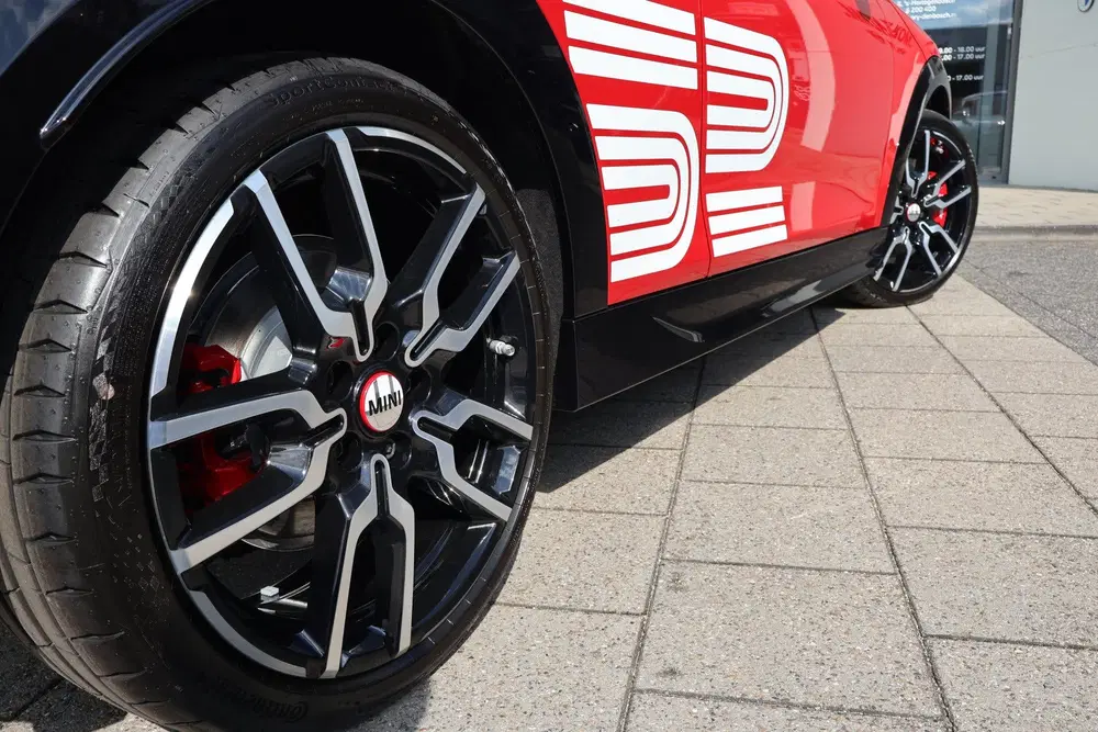 Mini Hatchback JCW uit 2026, foto 10