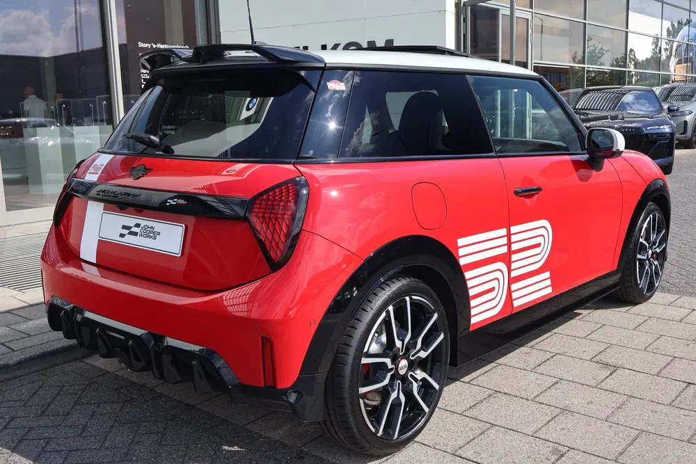 Mini Hatchback JCW uit 2026, foto 6