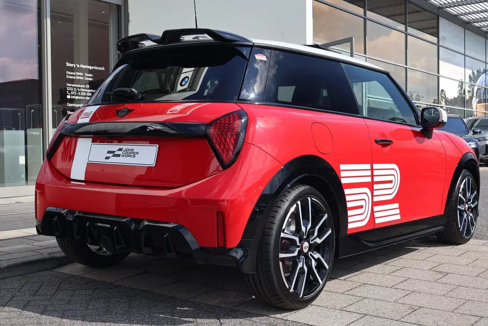 Mini Hatchback JCW uit 2026, foto 7