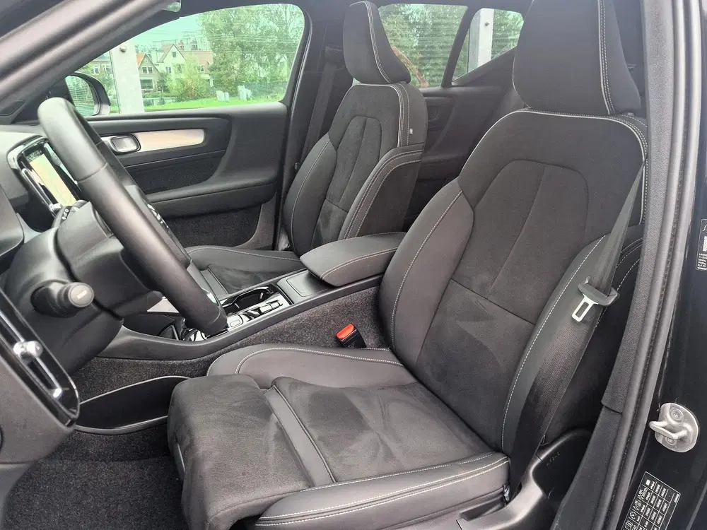 Volvo XC40 2.0 B4 Plus Dark uit 2026, foto 10