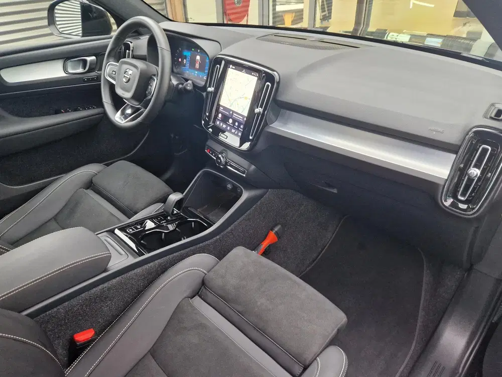Volvo XC40 2.0 B4 Plus Dark uit 2026, foto 12
