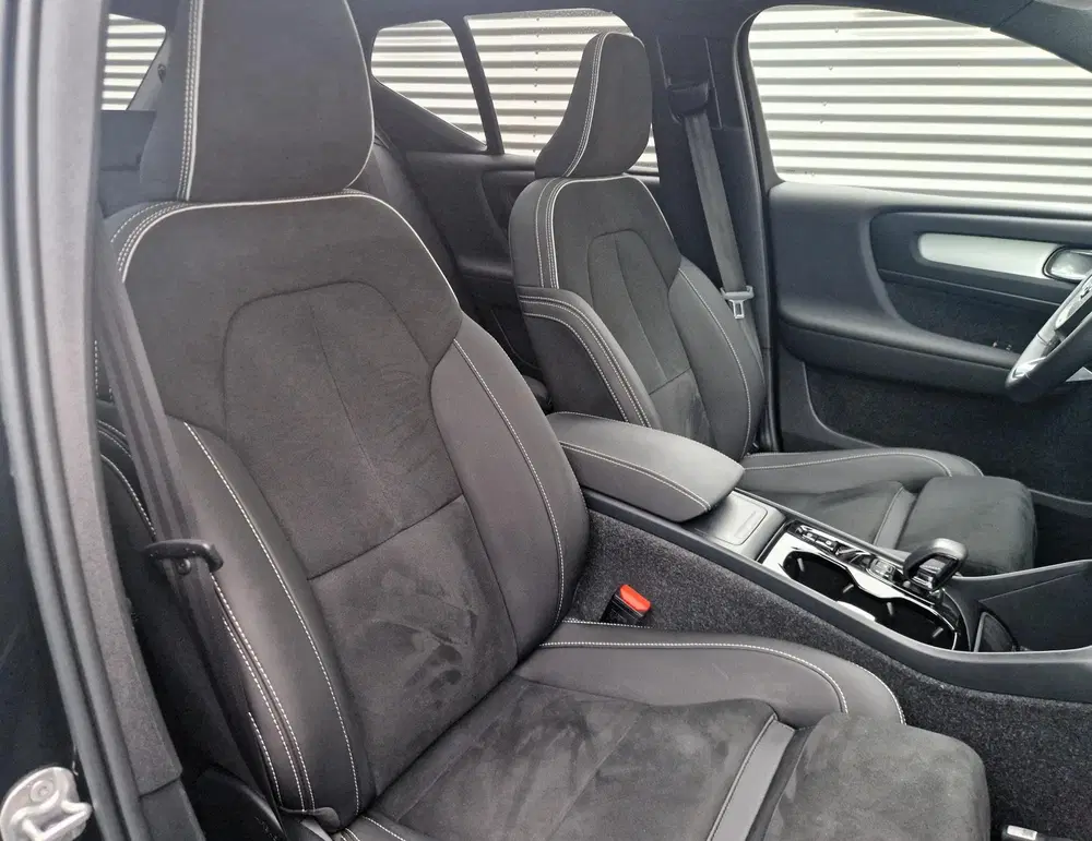 Volvo XC40 2.0 B4 Plus Dark uit 2026, foto 13