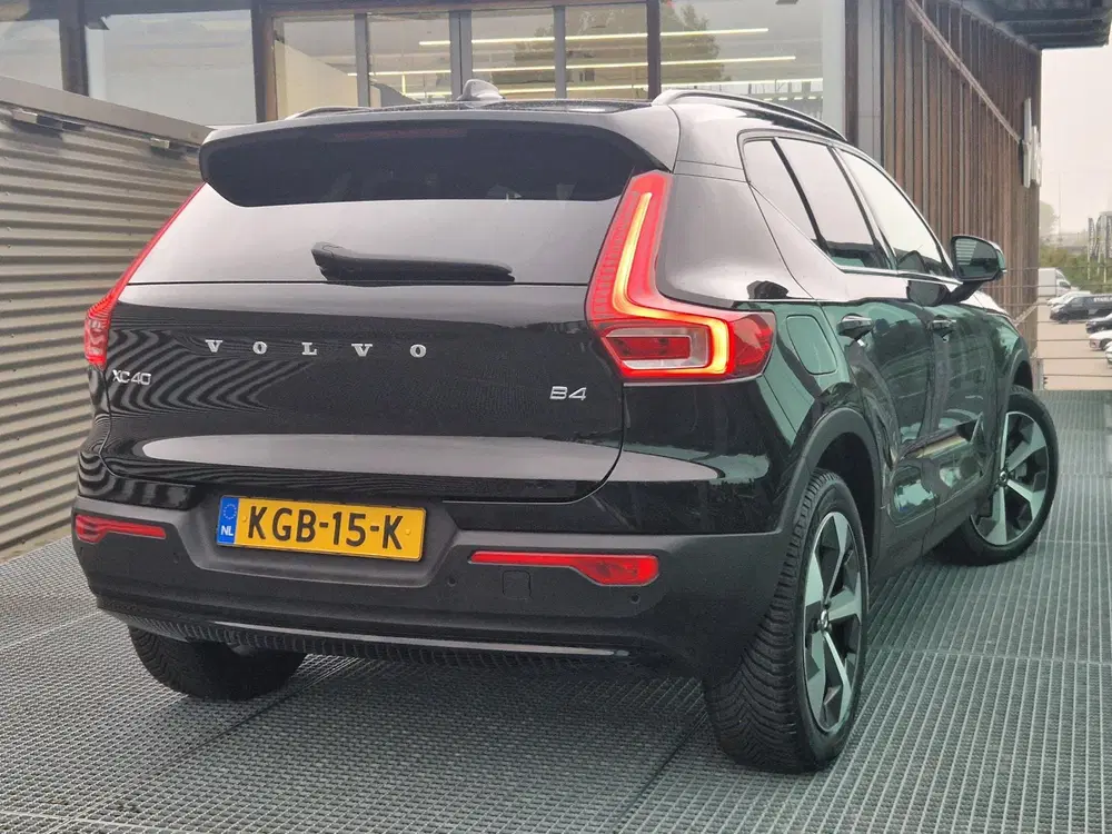 Volvo XC40 2.0 B4 Plus Dark uit 2026, foto 3