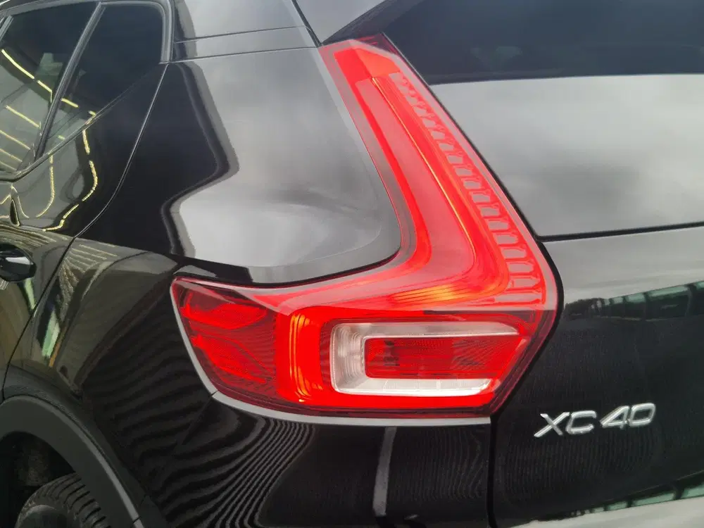 Volvo XC40 2.0 B4 Plus Dark uit 2026, foto 7