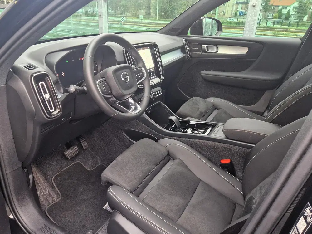 Volvo XC40 2.0 B4 Plus Dark uit 2026, foto 9