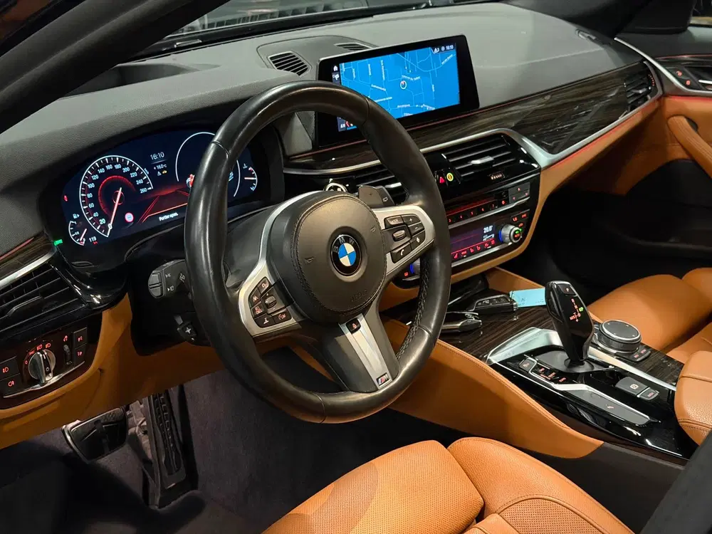 BMW 5-serie 540i xDrive High Executive M-Pakket LED uit 2019, foto 2