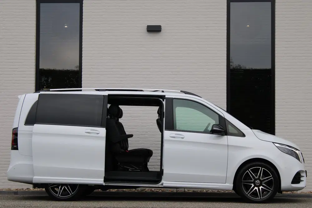 Mercedes-Benz V-Klasse 300d uit 2023, foto 13