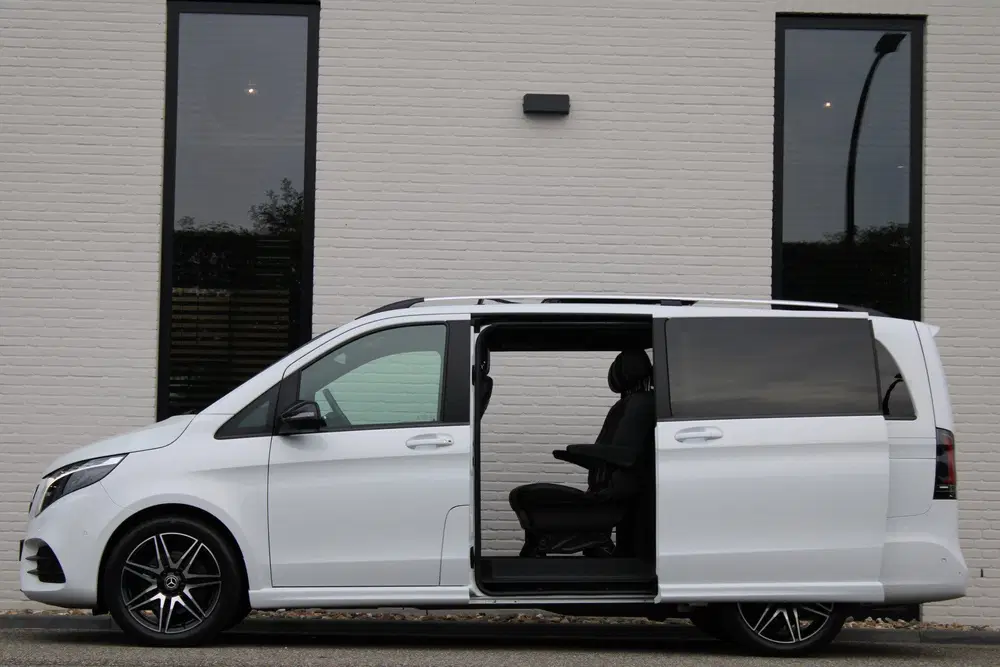 Mercedes-Benz V-Klasse 300d uit 2023, foto 14