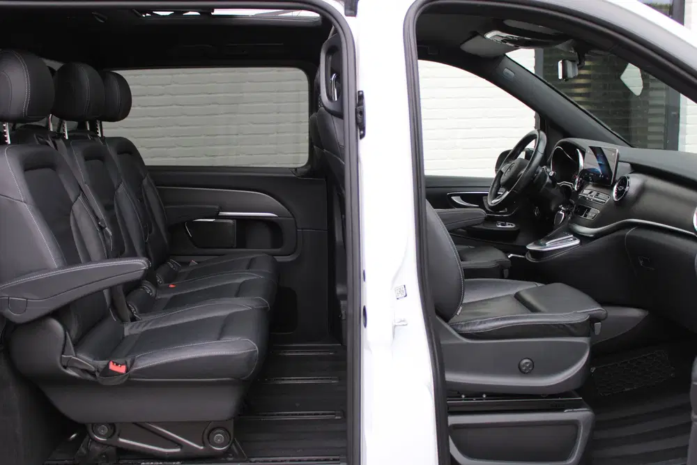 Mercedes-Benz V-Klasse 300d uit 2023, foto 4