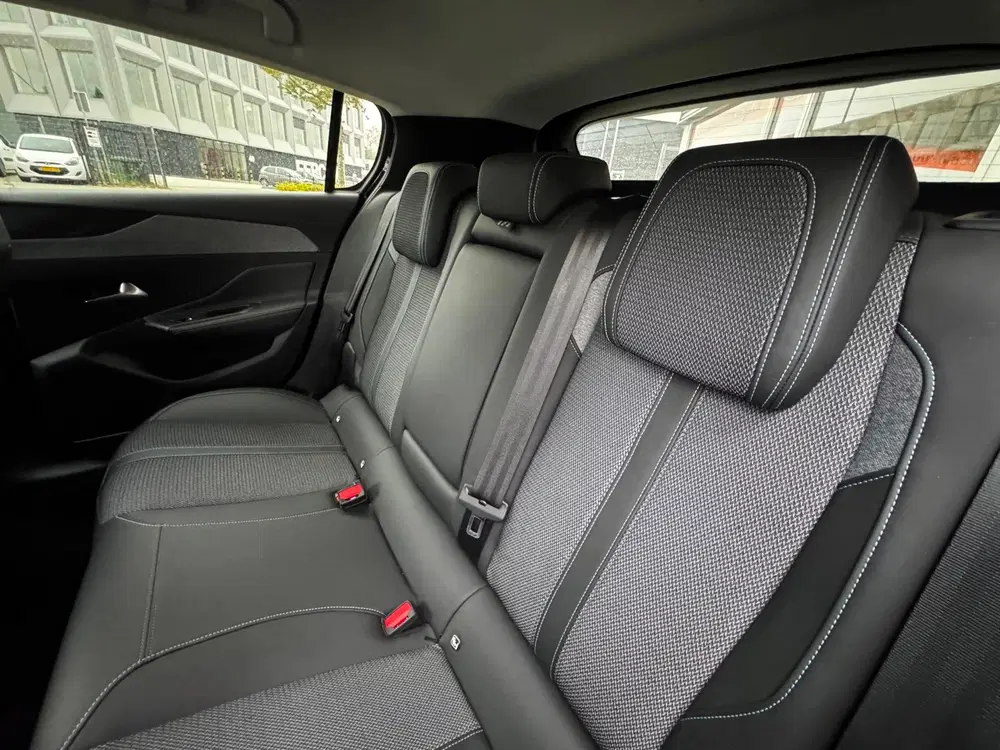 Peugeot 308 1.2T Allure GT-Pack Automaat I-Toggles Amb uit 2022, foto 10