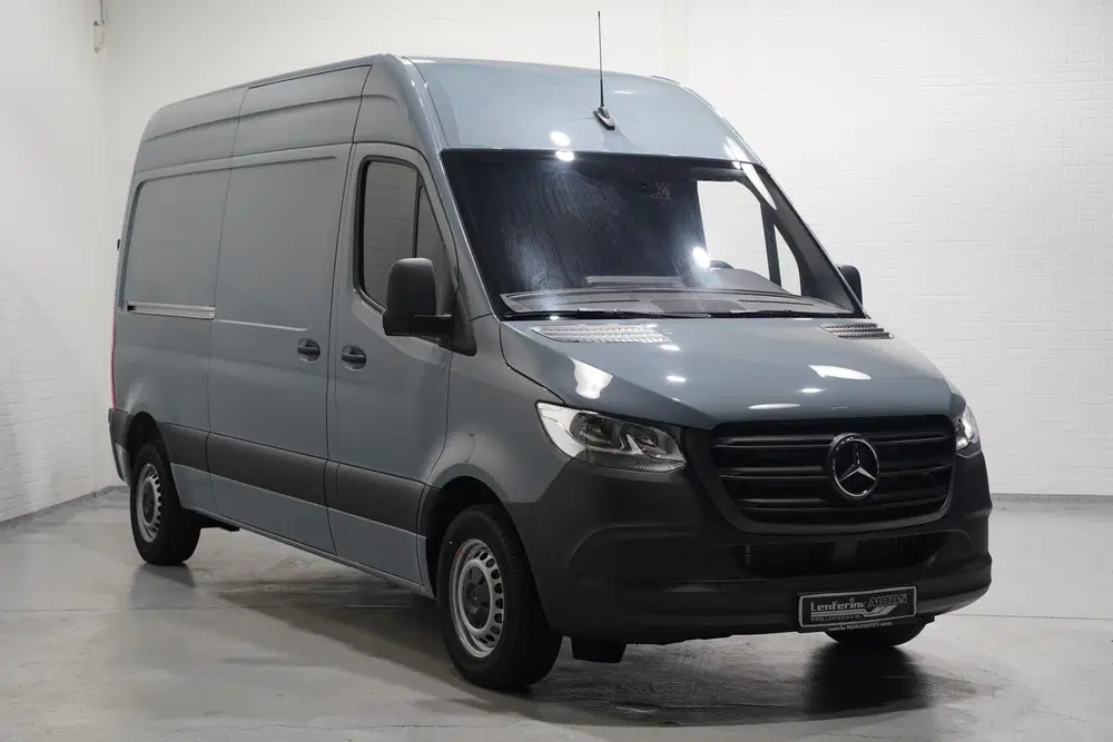Mercedes-Benz Sprinter 215 CDI 150 pk L2H2 Airco uit 2024, foto 2