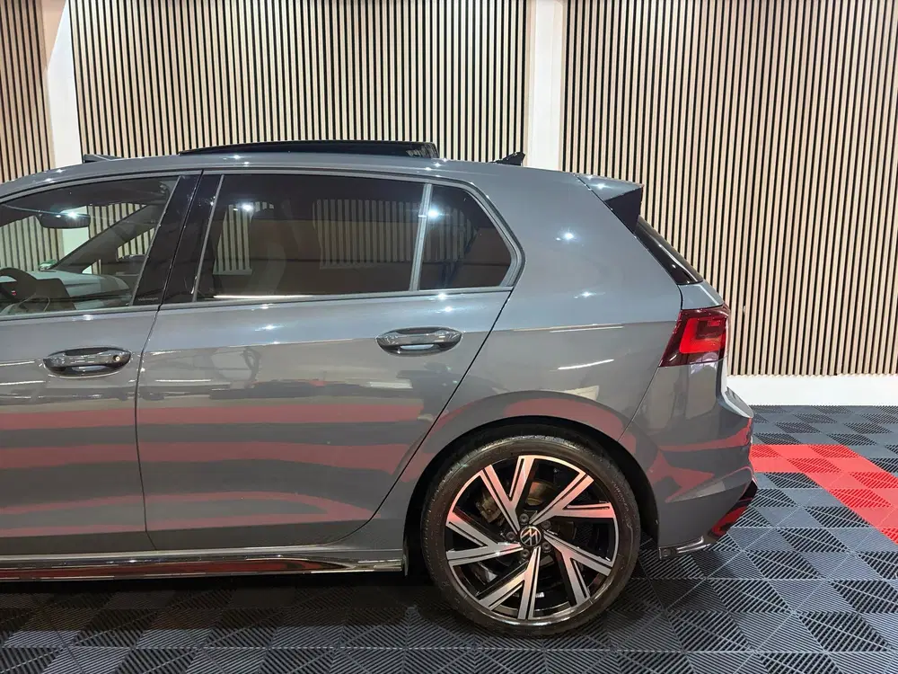 Volkswagen Golf 1.5 eTSI R-Line Business Pano Camera Matri uit 2023, foto 15