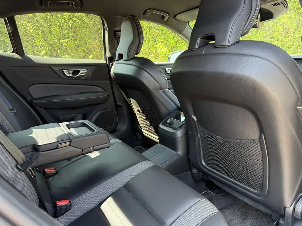 Volvo S60 T6 AWD Twin Engine R-Design uit 2020, foto 12