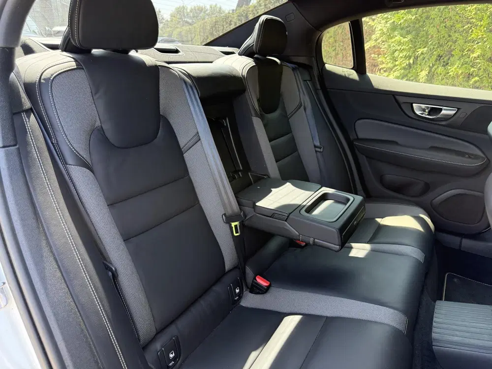 Volvo S60 T6 AWD Twin Engine R-Design uit 2020, foto 13