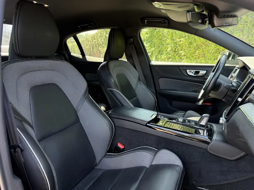 Volvo S60 T6 AWD Twin Engine R-Design uit 2020, foto 15