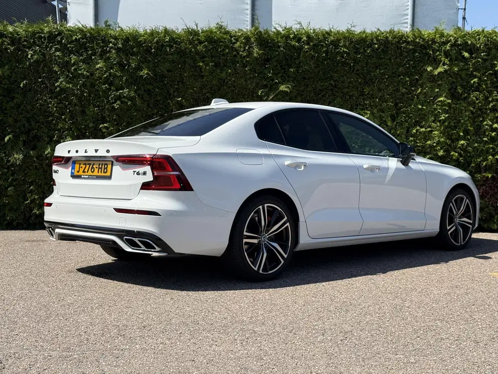 Volvo S60 T6 AWD Twin Engine R-Design uit 2020, foto 2