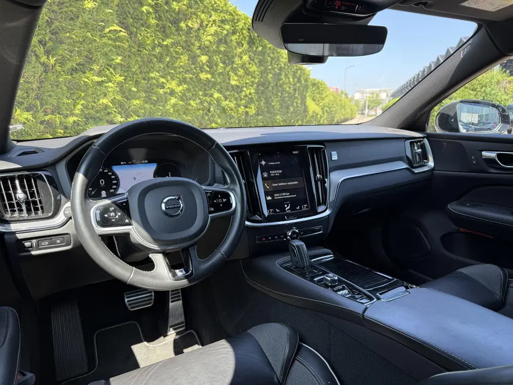 Volvo S60 T6 AWD Twin Engine R-Design uit 2020, foto 3
