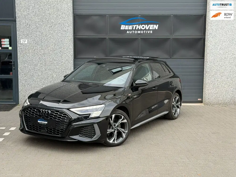 Audi A3 40 TFSI 3 x S-Line B&O Camera Keyless uit 2023