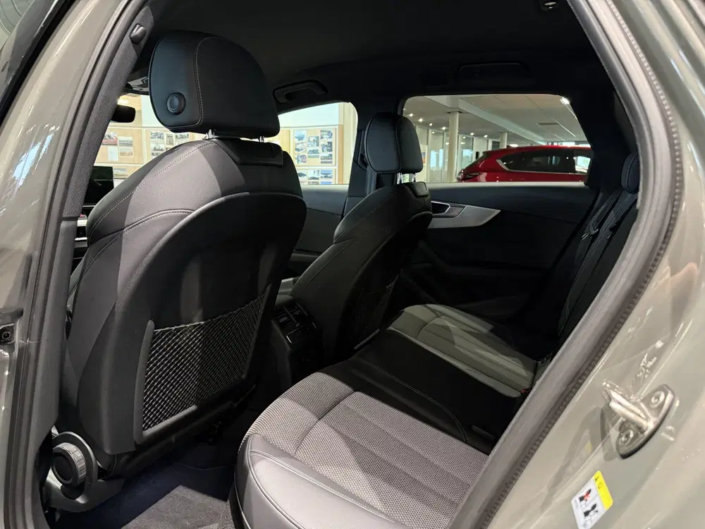 Audi A4 35 TFSI S edition Competition NL auto uit 2023, foto 10