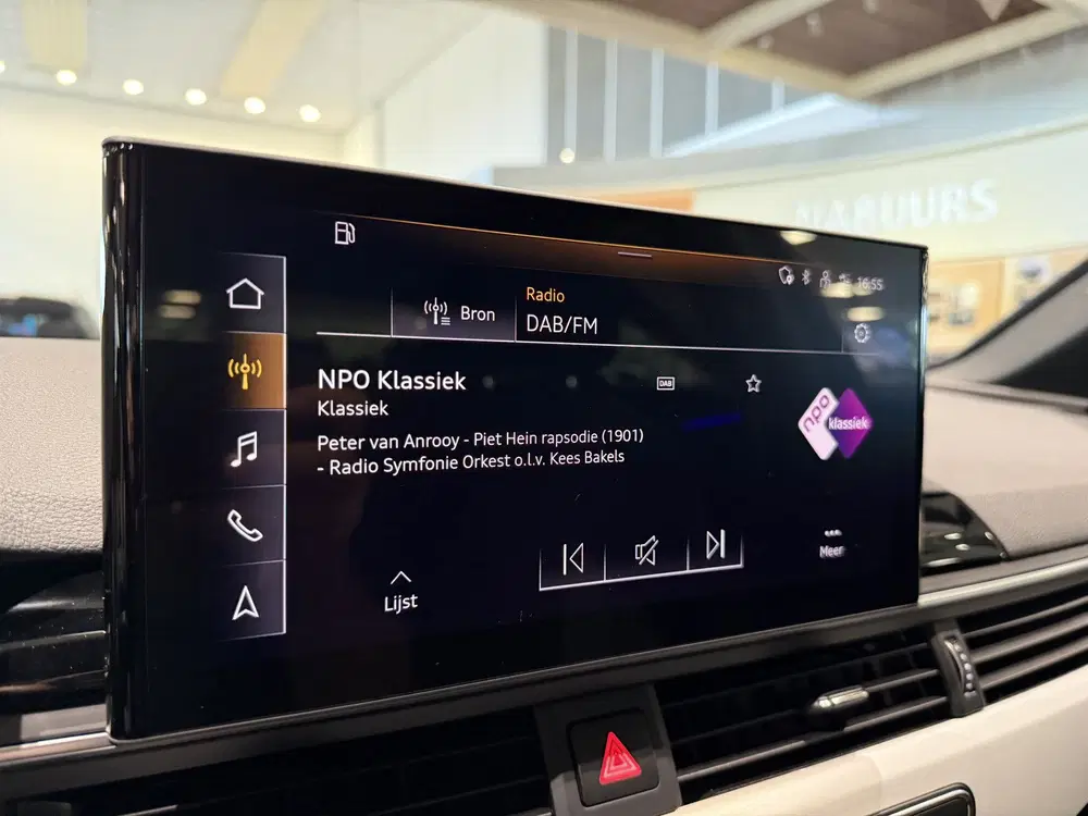 Audi A4 35 TFSI S edition Competition NL auto uit 2023, foto 13