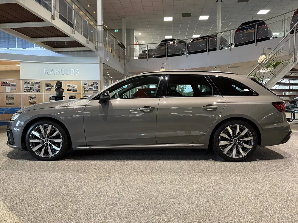 Audi A4 35 TFSI S edition Competition NL auto uit 2023, foto 3