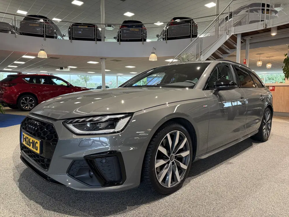 Audi A4 35 TFSI S edition Competition NL auto uit 2023, foto 5