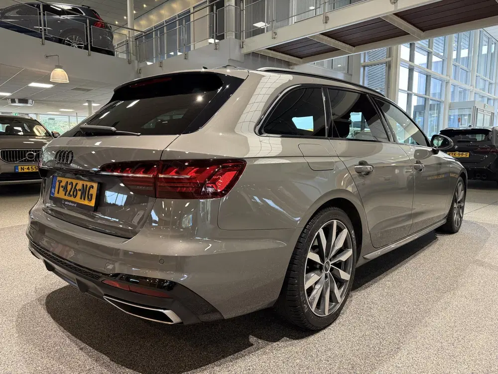 Audi A4 35 TFSI S edition Competition NL auto uit 2023, foto 6