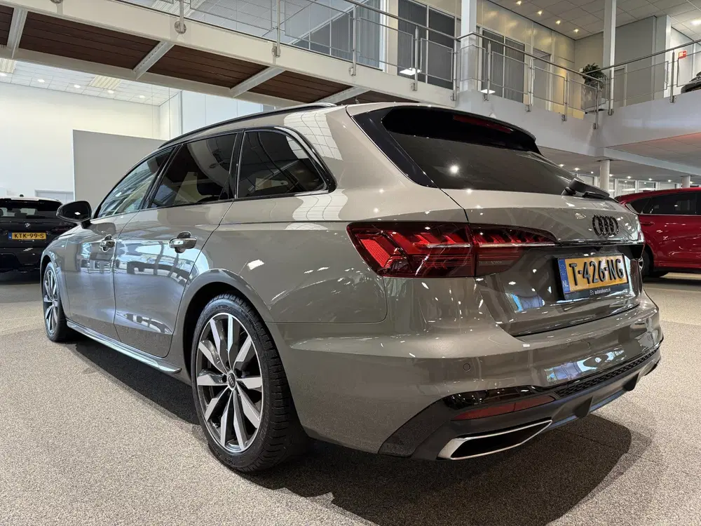 Audi A4 35 TFSI S edition Competition NL auto uit 2023, foto 7