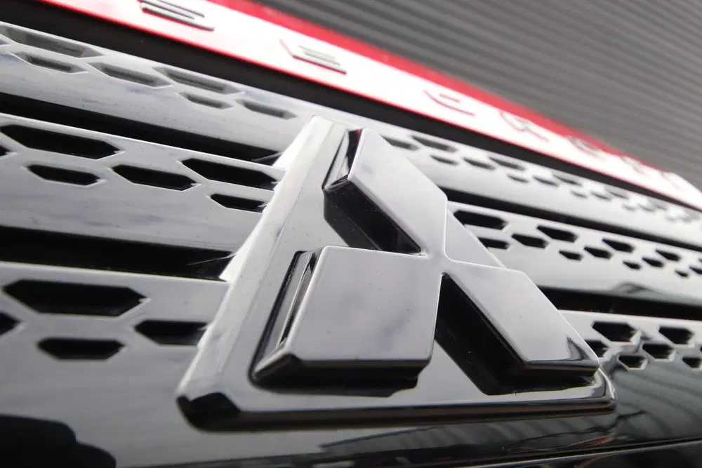 Mitsubishi Eclipse Cross 2.4 PHEV Black Edition Red Diamond uit 2024, foto 13