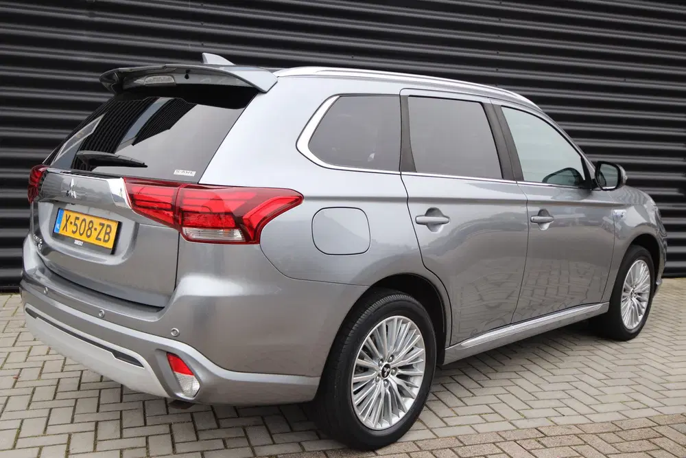 Mitsubishi Outlander 2.4 PHEV Instyle Opendak uit 2020, foto 2